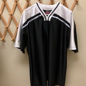 Men’s black and white short sleeve shirt